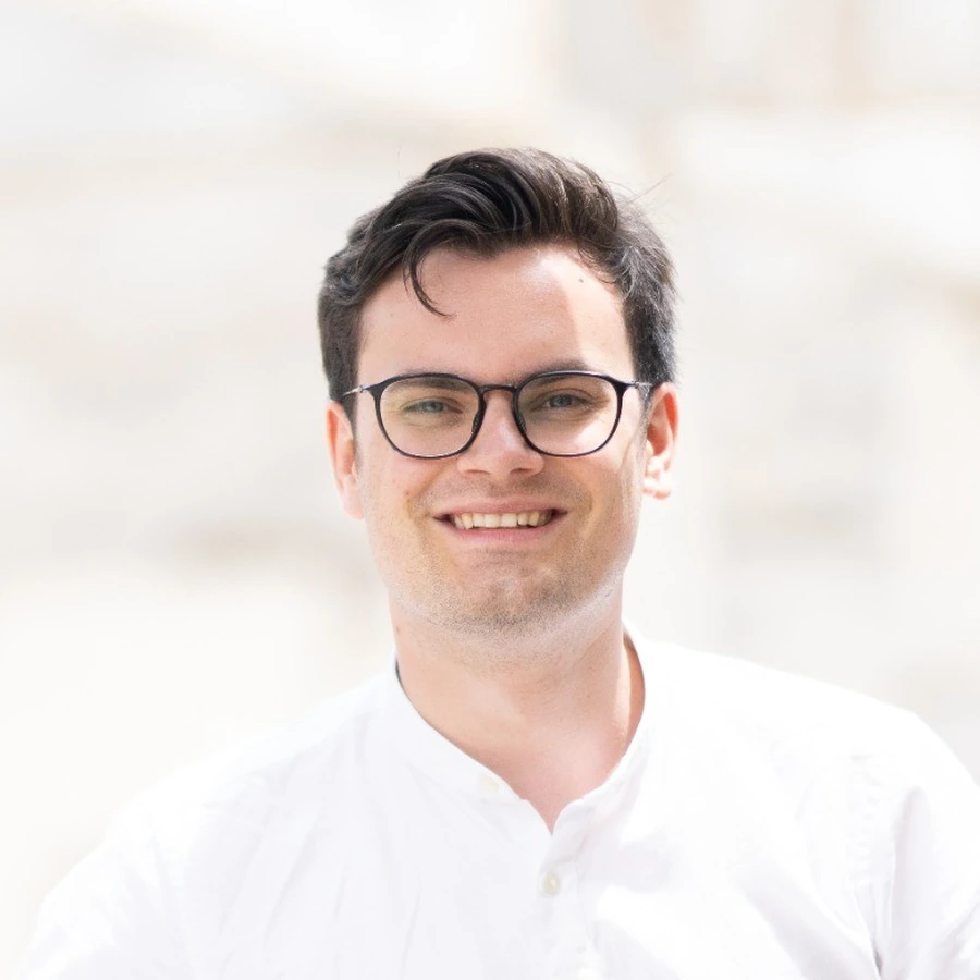 Lukas_Fiedler_900x900