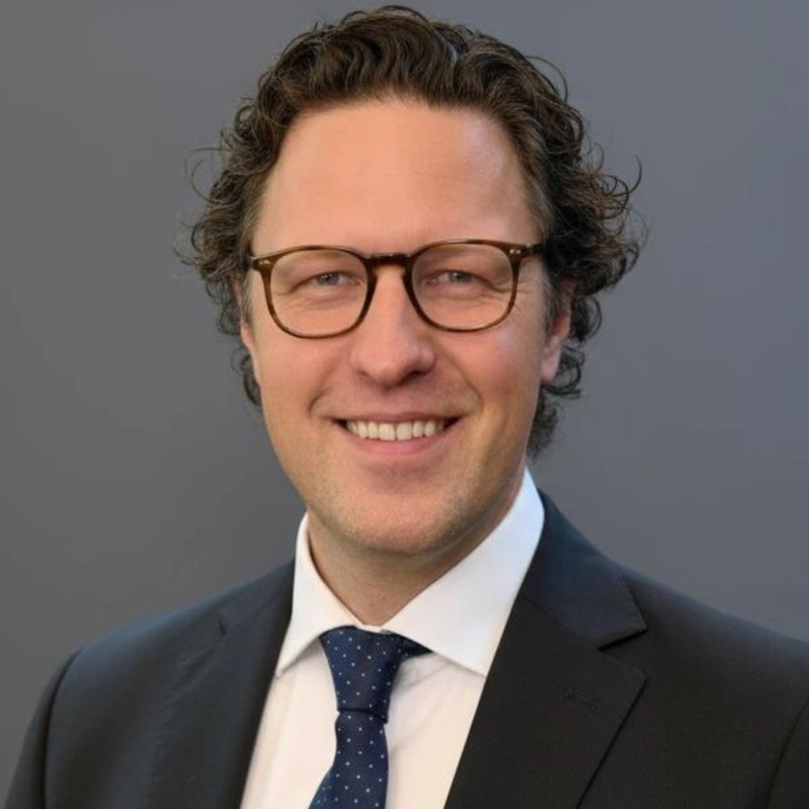 Nils_900x900 (2) Nils_900x900 (2)