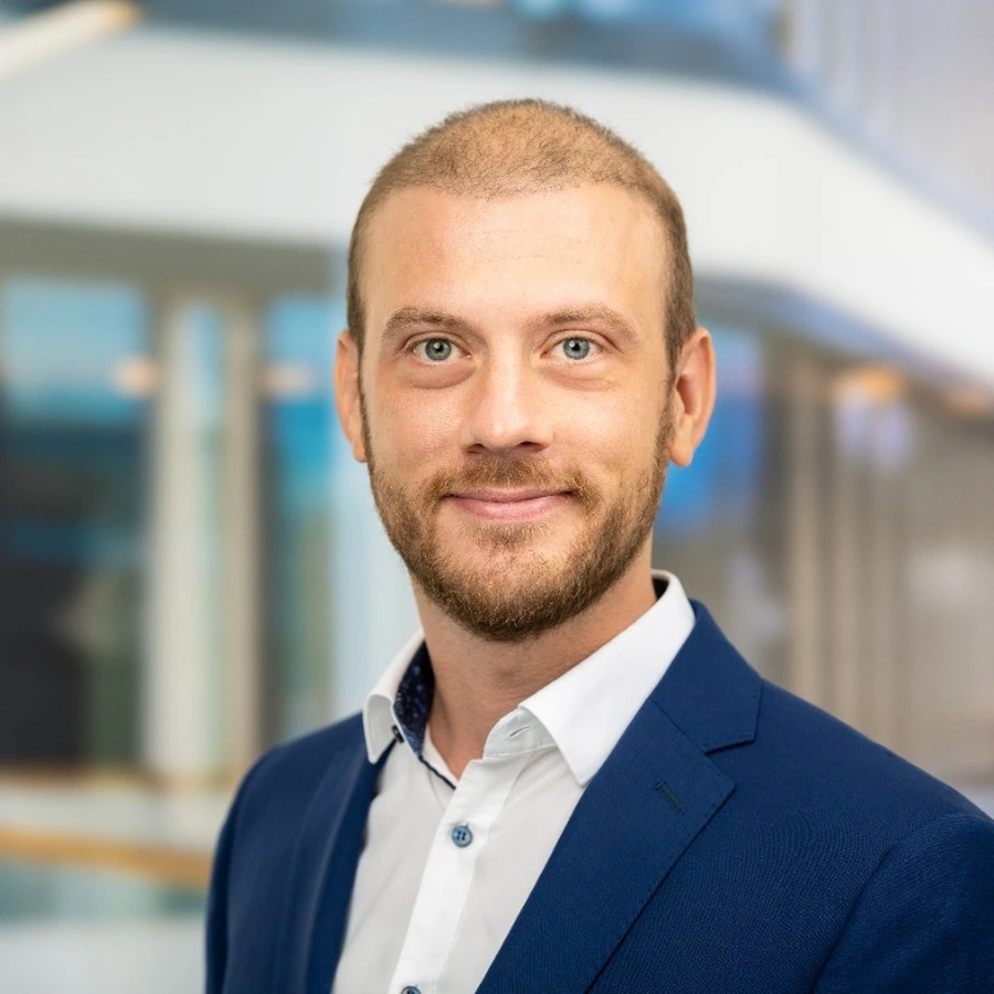 Julian Deumlich 900x900 (3) Julian Deumlich 900x900 (3)